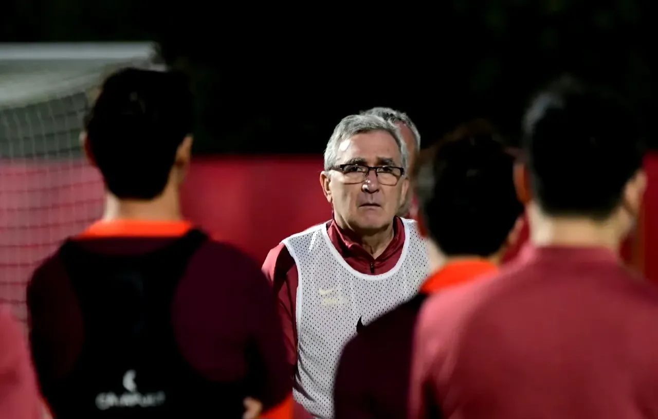 包含荷甲关键战再迎强敌,葡萄牙国家队更衣室发声,主帅态度——悬念犹存,细节决定成败的词条 包含荷甲关键战再迎强敌,葡萄牙国家队更衣室发声,主帅态度——悬念犹存,细节决定成败的词条