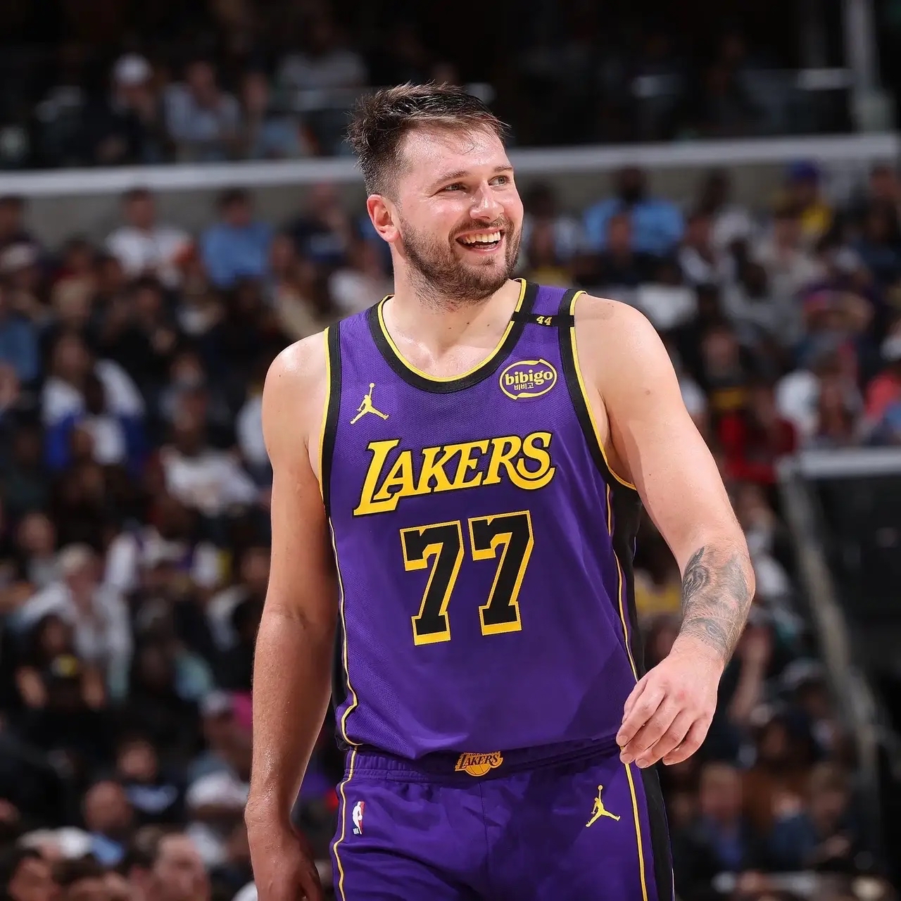 东契奇在DWG比赛中绝杀,高光表现引发热议! 东契奇在DWG比赛中绝杀,高光表现引发热议!